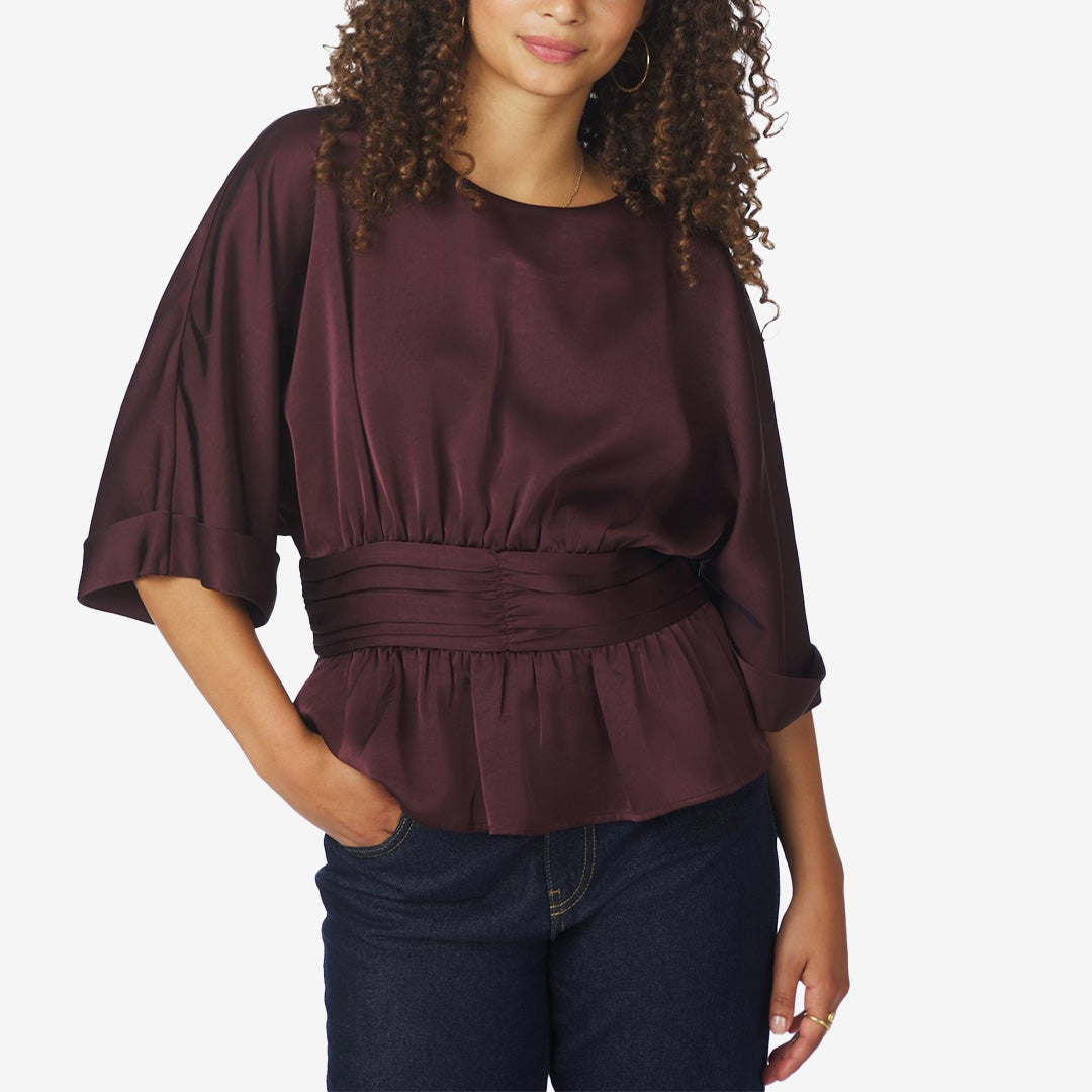 Annegret sateen blouse burgundy – vinröd blus i tung satin med skräddad passform
