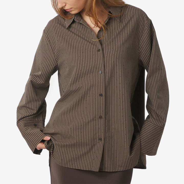 Dita striped shirt dark brown – randig oversized skjorta i poplin med små dekordetaljer