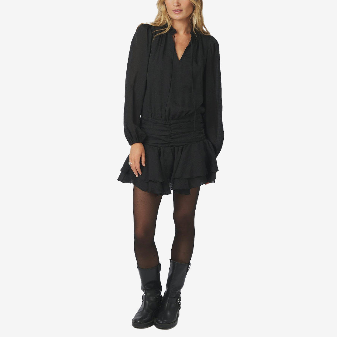 Svart chiffongklänning med låg midja, smock bak och två lager volanger – Bari Chiffon Dress