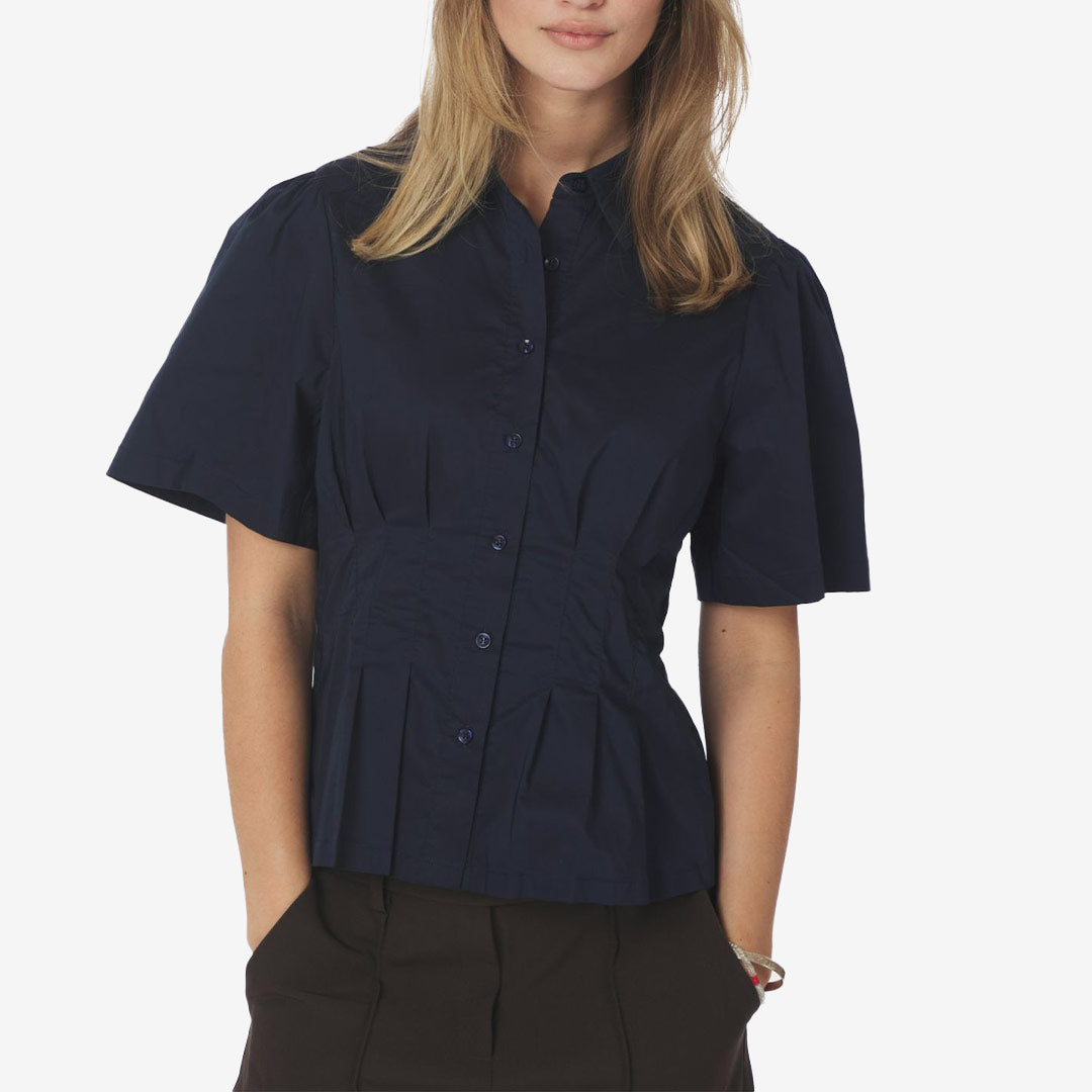 Neo Noir Balara Poplin Shirt navy figurnära skjorta för dam med puffärmar