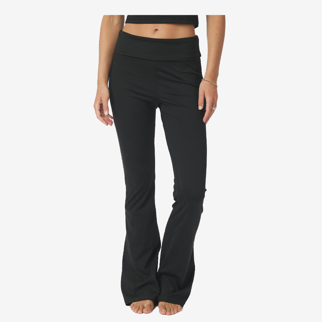 Svarta leggingsbyxor med hög vikbar midja och utsvängda ben – Ulianna Pants