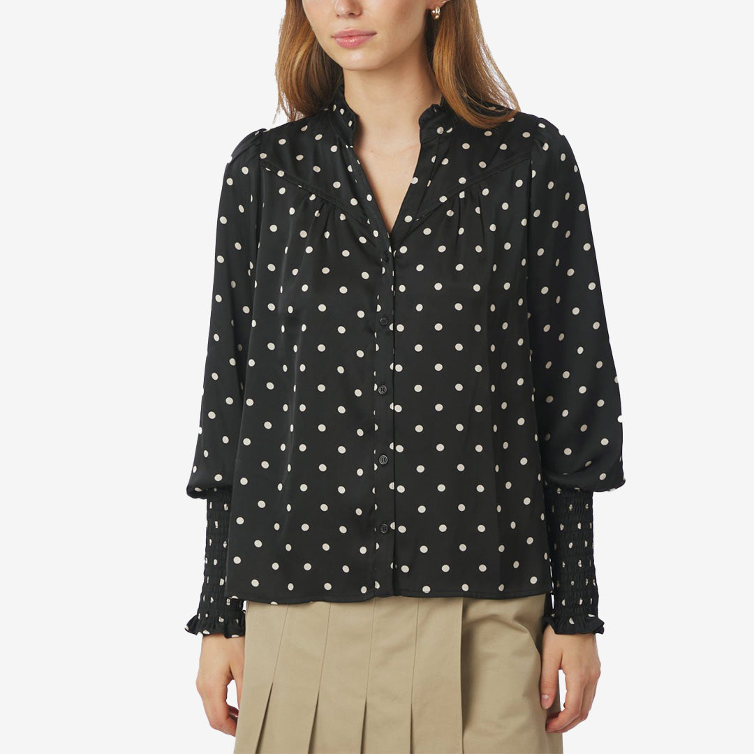 Camisa dot blouse black – svart blus med prickigt print och långa ärmar