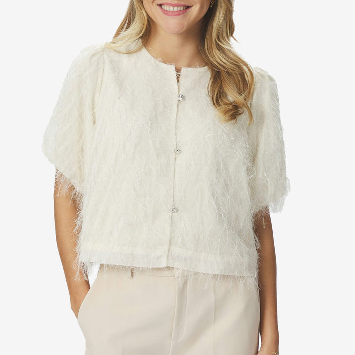 Neo Noir Aisa Frilly Blouse Creme – Feminin Blus Dam | Pondus