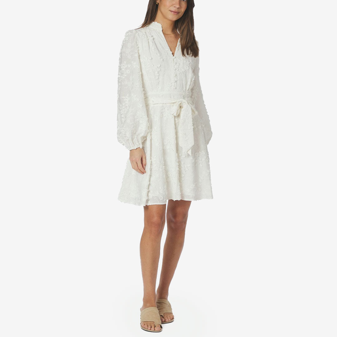 Neo Noir Monnie Embroidery Dress white kort broderad klänning för dam med hög hals