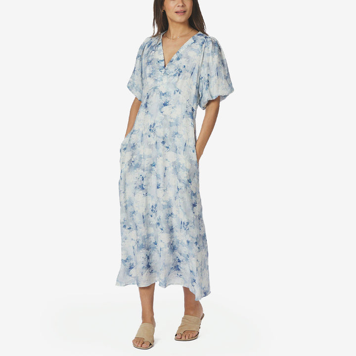Neo Noir Illana Floral Fusion Dress lång klänning för dam med v-ringning och korta ärmar
