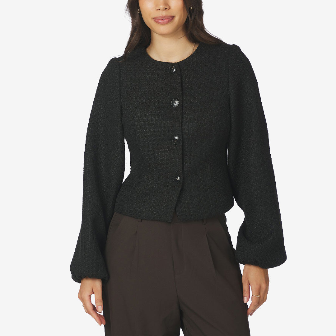 Neo Noir Junette Boucle Jacket boucléjacka för dam i Black med strukturerad kvalitet, semi-fitted passform och ballongärmar.