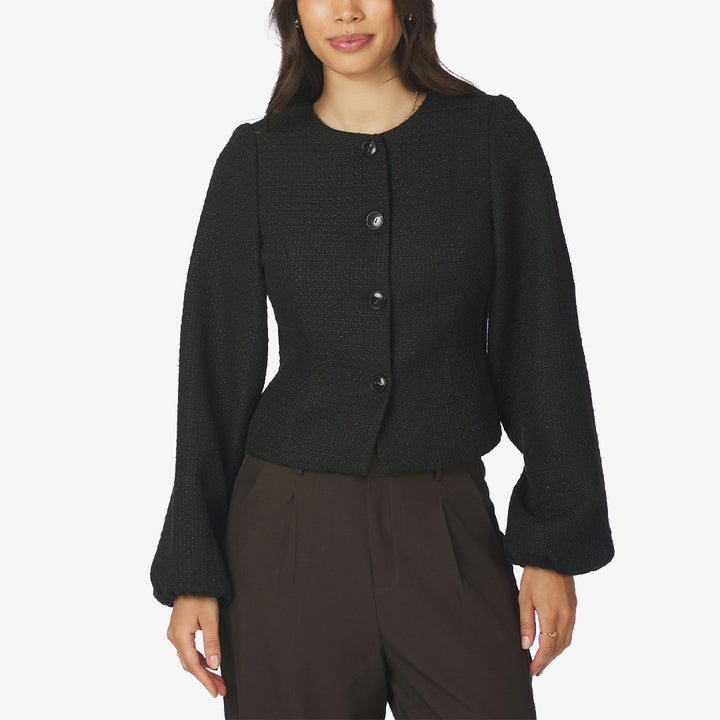 Neo Noir Junette Boucle Jacket boucléjacka för dam i Black med strukturerad kvalitet, semi-fitted passform och ballongärmar.