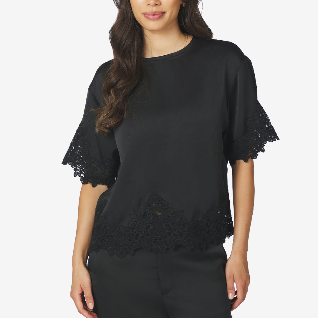 Neo Noir Elle Heavy Sateen Lace Top t-shirt för dam i Black med spetsdetaljer och knappstängning baktill.