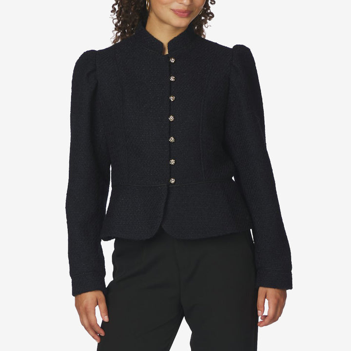 Neo Noir Lunise Boucle Jacket i Navy, kort marinblå boucléjacka för dam med långa ärmar och dekorativ knappstängning framtill.