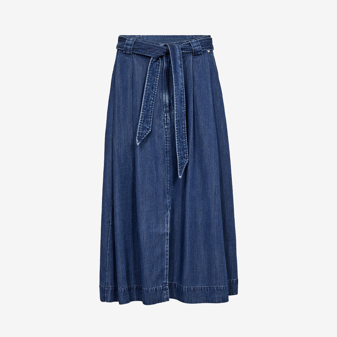 MMKoda Denim Skirt i dark blue i TENCEL™ Lyocell med A-linjeform och mjukt fall
