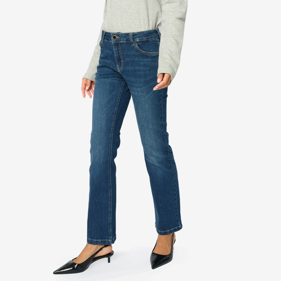 Mos Mosh MMAshley Imera Jeans Dark Blue, mörkblå damjeans med medelhög midja och lätt utsvängda ben.