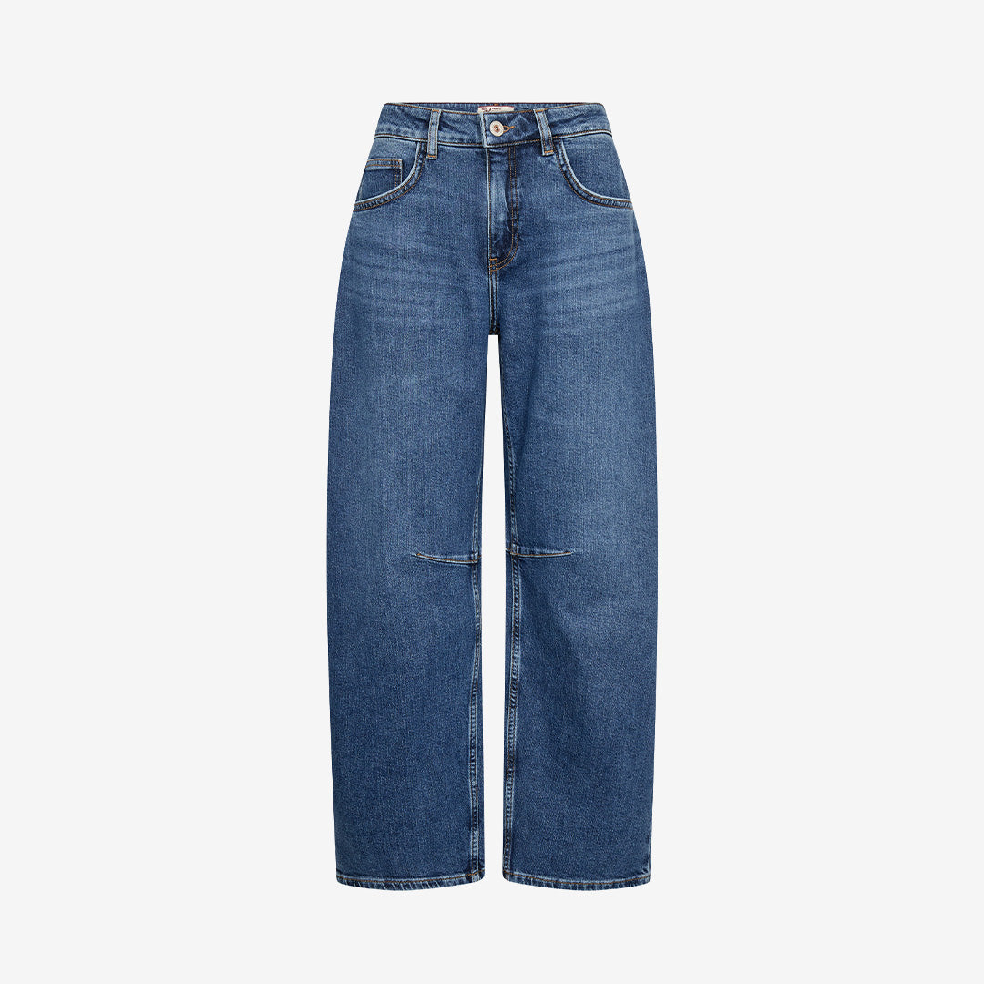 Mos Mosh MMTess Authentic Jeans Blue, blå barrel jeans för dam med hög midja, böjda ben och klassisk femficksdesign.
