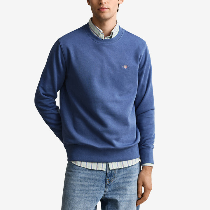 Rundhalsad sweatshirt från Gant i färgen vintage blue med regular fit och broderad sköld på bröstet