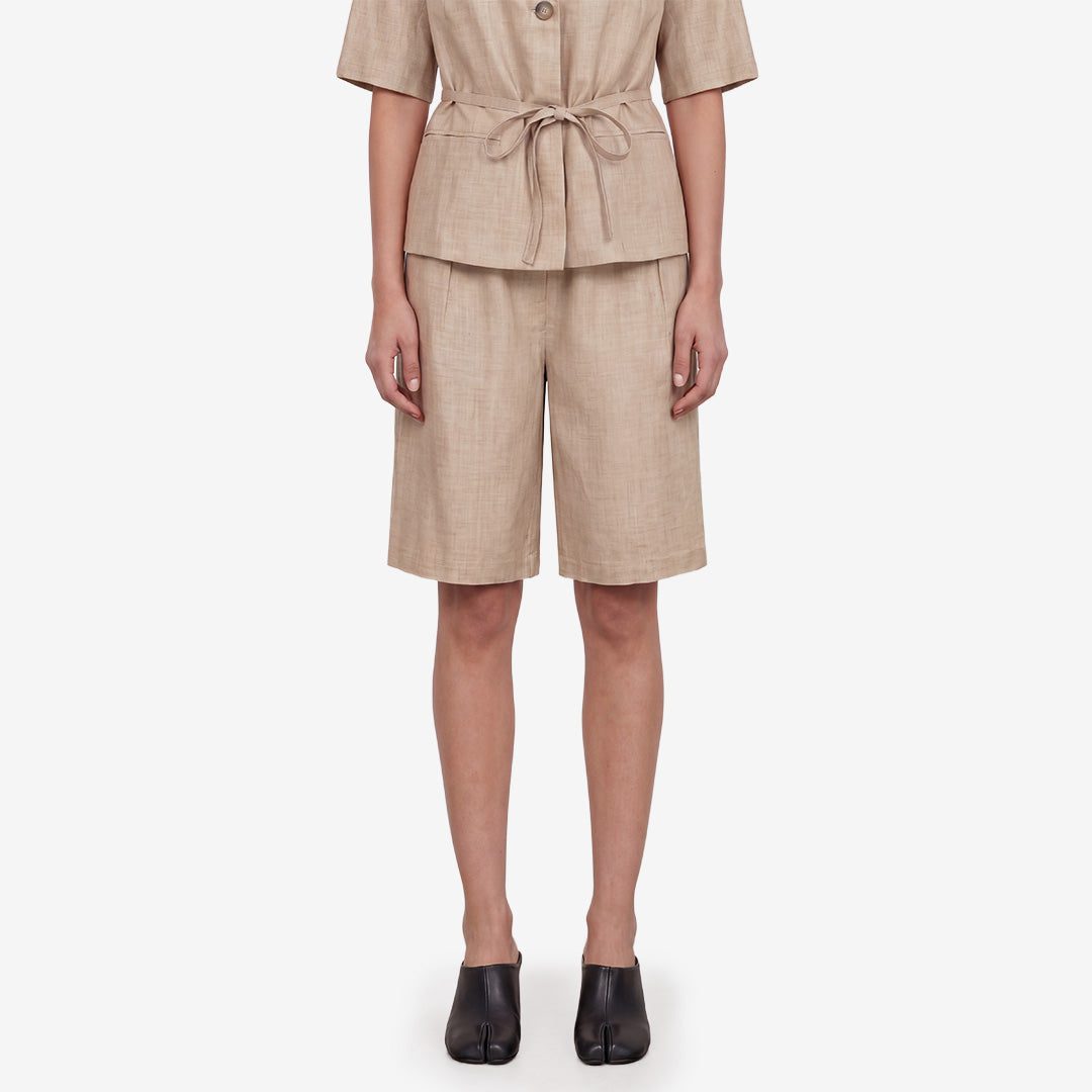 Shorts i linne och viskos från Levete Room i färgen Plaza Taupe Mel.