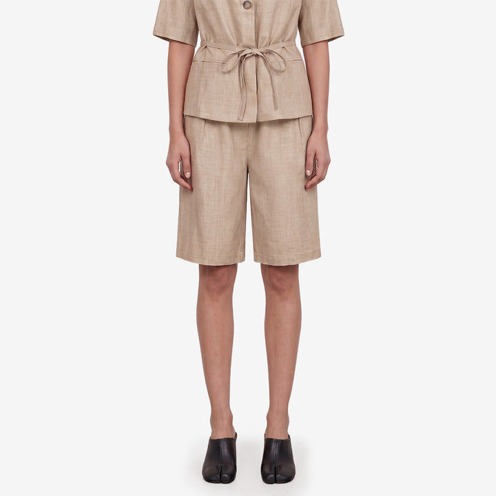 Shorts i linne och viskos från Levete Room i färgen Plaza Taupe Mel.