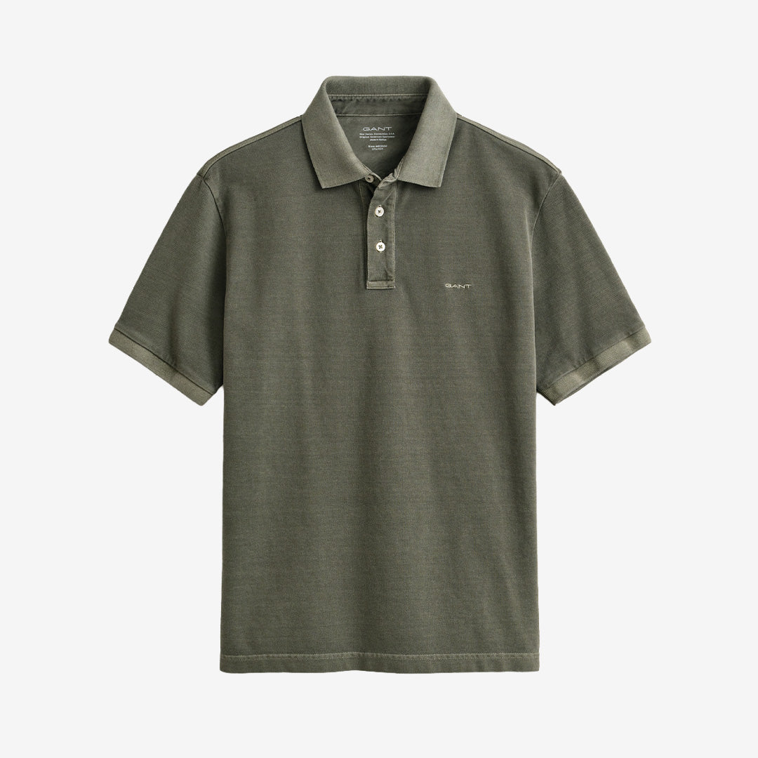 Kortärmad pikétröja i 100 % bomull i färgen dry herb green med ribbad krage och knappslå