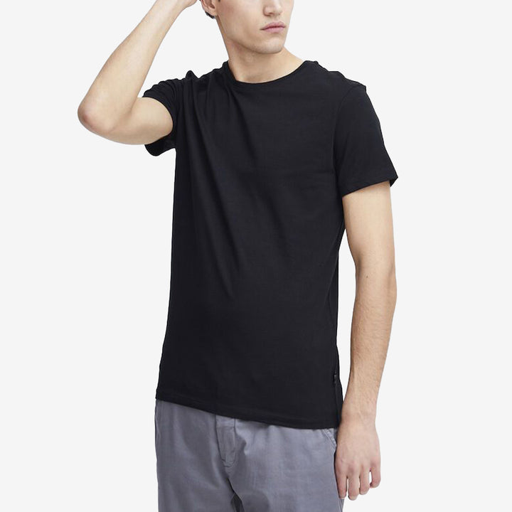 Svart t-shirt från Casual Friday med smal passform i bomullsblandning