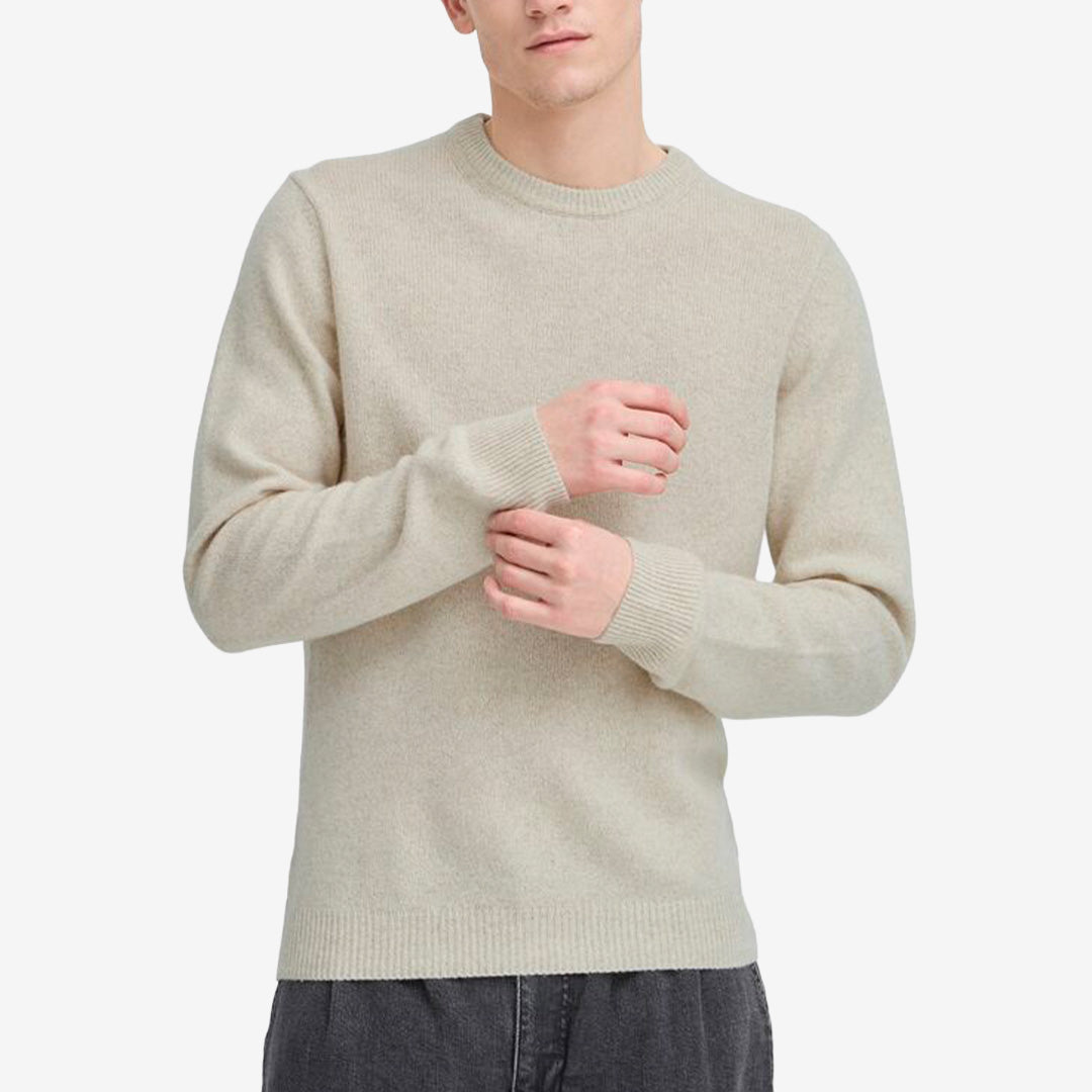 Karl Crew Neck Bounty Knit Light Sand Melange stickad ulltröja med rund hals från Casual Friday