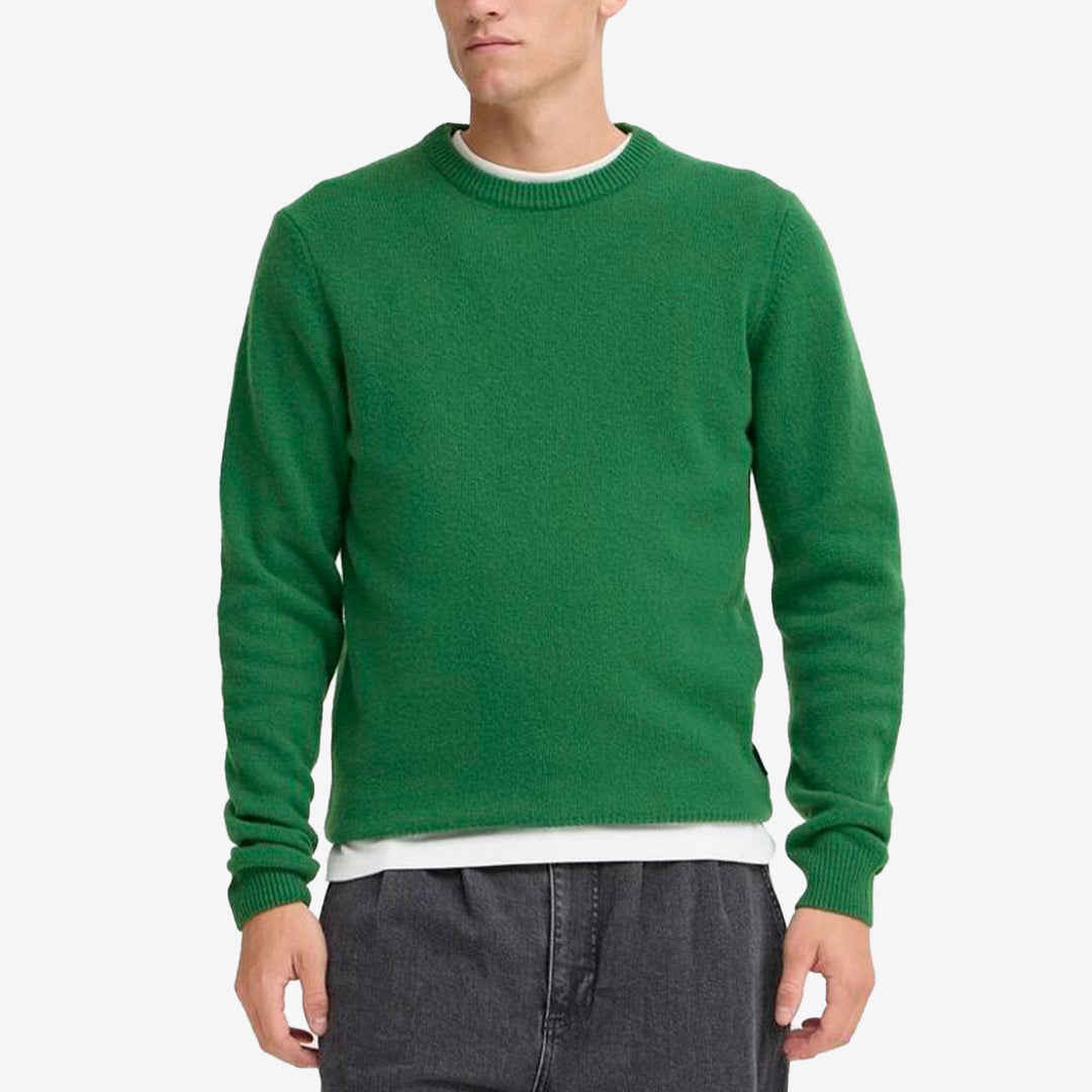 Stickad grön herrtröja Karl med rund hals i ullmix, stilren och bekväm