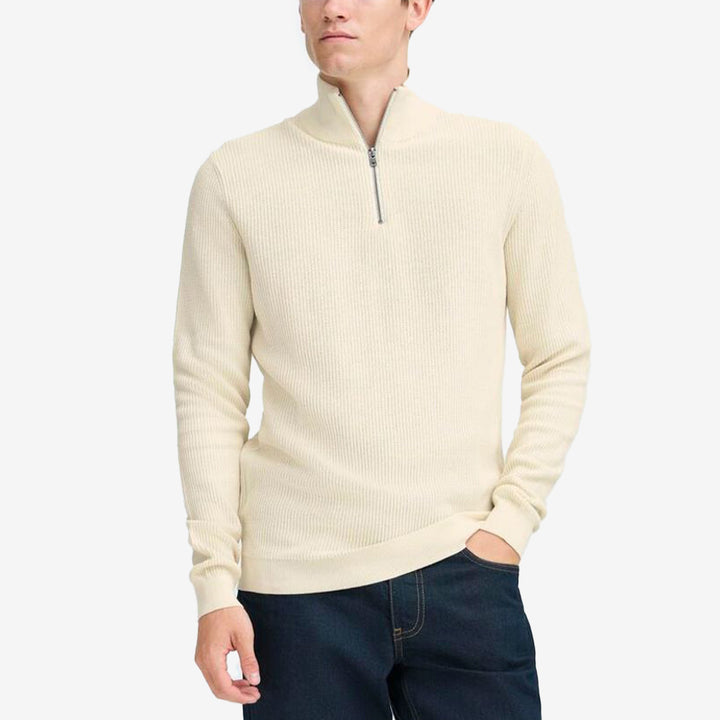 CFNOAR halfzip i färgen Rainy Day, ljusgrå stickad herrtröja i bomull med struktur och dragkedja