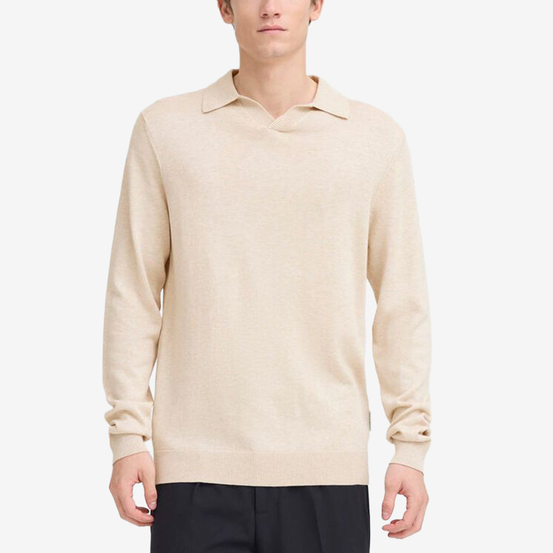 CFBELLS LS Polo Knit i färgen Summer Sand Melange i stickad bomulls- och lyocellblandning