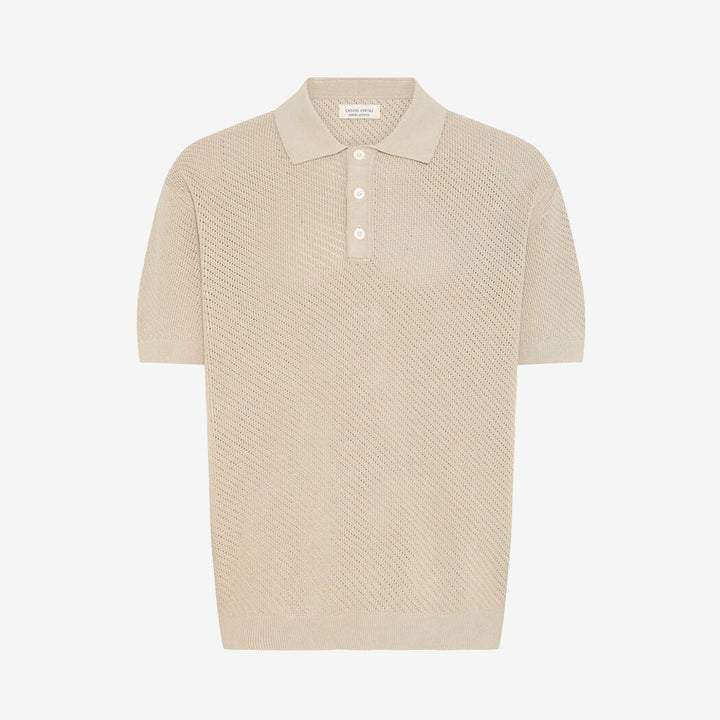 CFISAKSSON SS Polo Knit i färgen Island Fossil med struktur, kortärmad