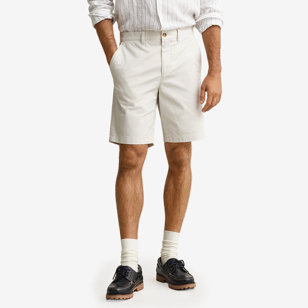 Reg classic chino shorts i sand, ekologisk bomull med elastan