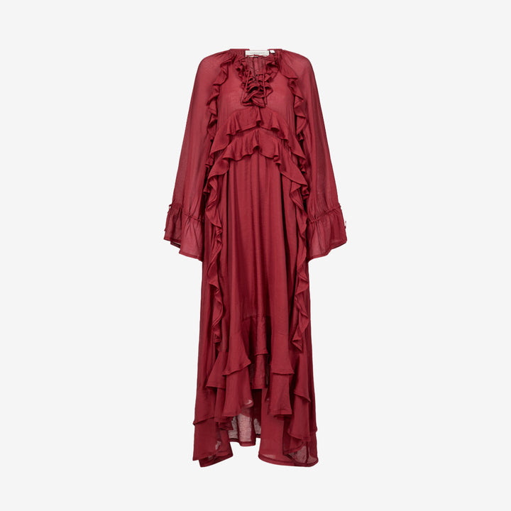 Röd maxiklänning med volanger och transparenta ärmar, CMNORMA-DRESS framifrån.