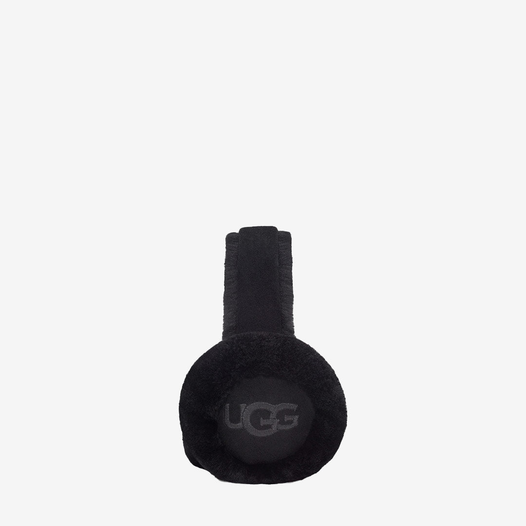 UGG öronskydd i fårskinn med broderad logotyp i klassisk vinterstil

