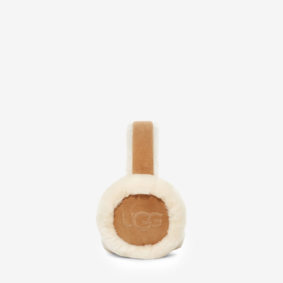 UGG öronskydd i fårskinn med broderad logotyp i klassisk vinterstil

