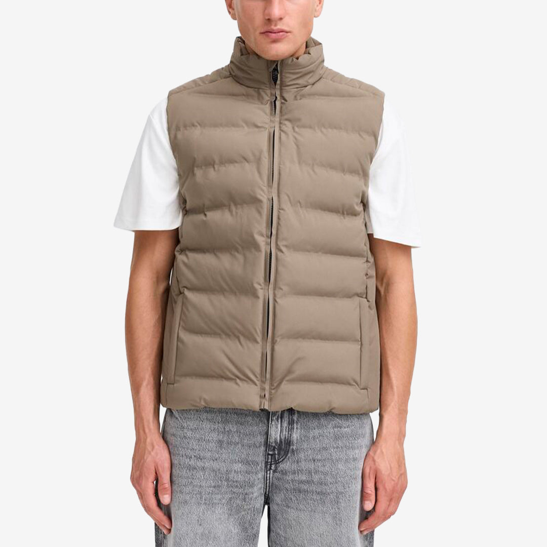 Solid SDMilas Vest väst för herr i Bungee Cord med modern och funktionell design.