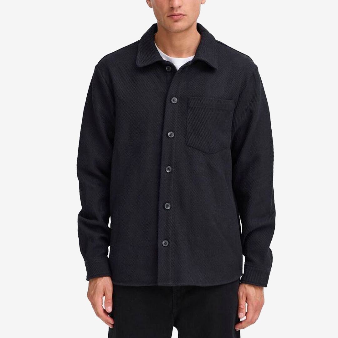 SDRENFRED overshirt herr i färgen True Black, skjortjacka i bomull med fickor