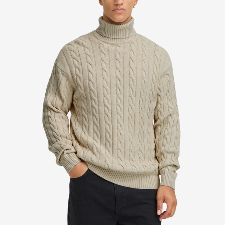 Solid SDMalcolm Hi Neck kabelstickad tröja för herr i Oatmeal med hög krage och klassisk design.