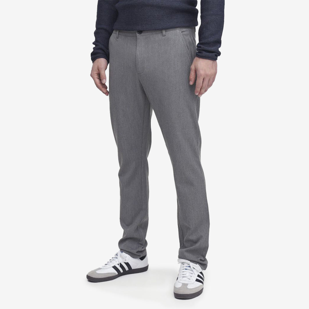 Pants TOFrederic i färgen Grey, grå herrbyxor med dressad look och stretch