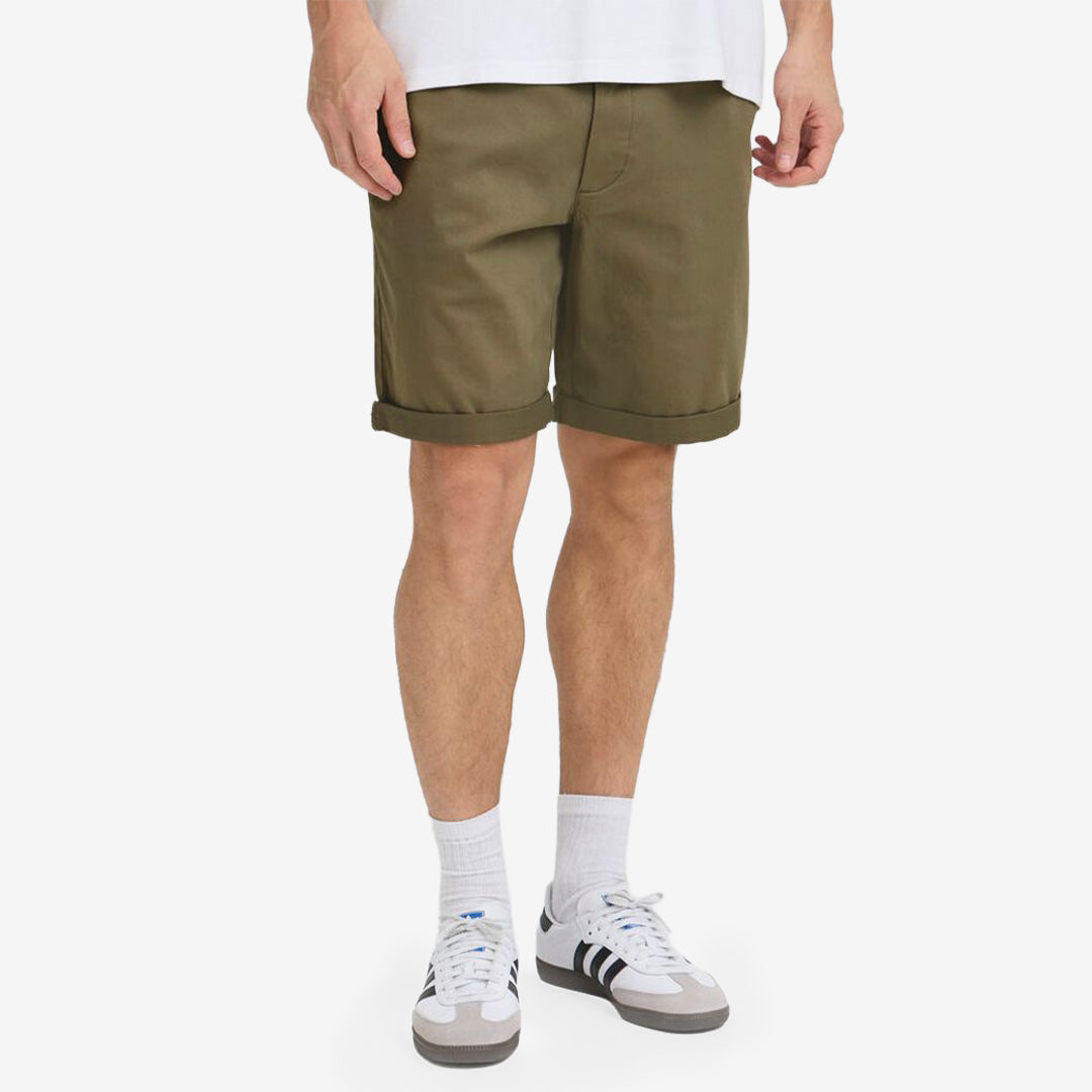 Shorts från Solid i Vetiver med fickor och stretch i bomullsblandning