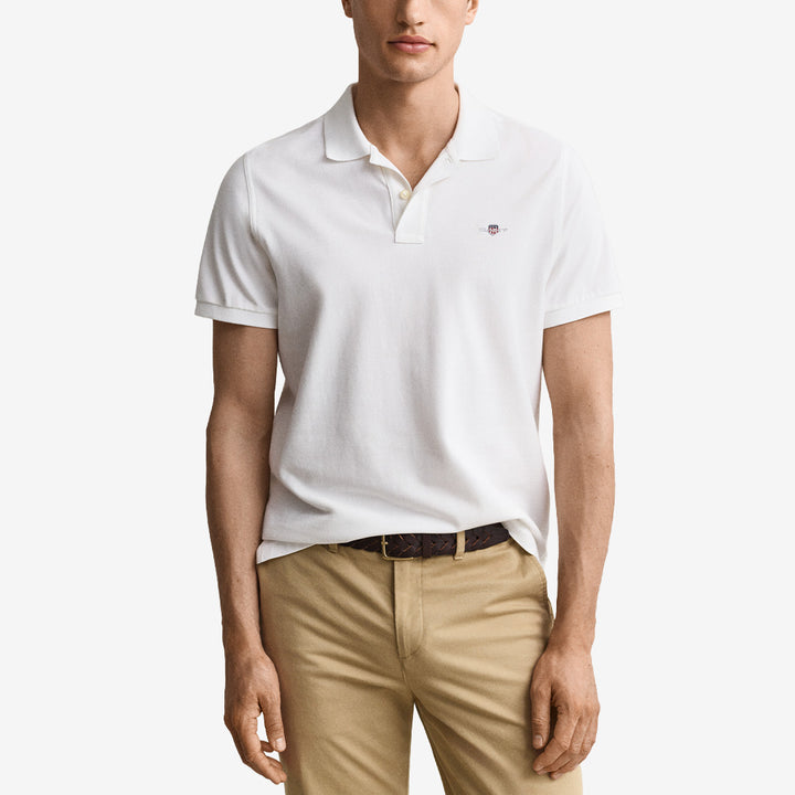 Gant Classic Regular Polo Shirt 2210 i White med pikéstruktur och broderad logotyp för herr