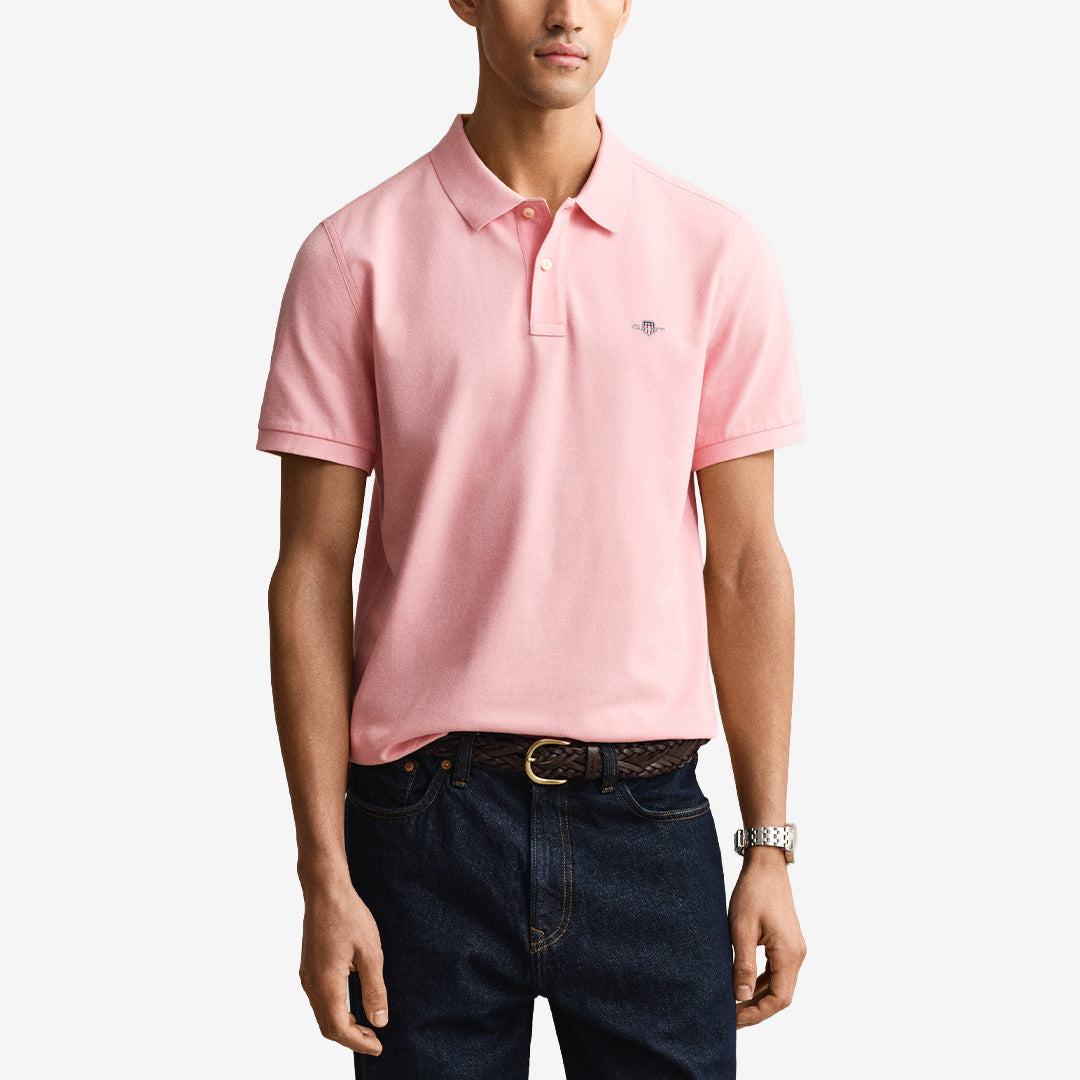 Kortärmad piqué polo från Gant i färgen bubbelgum pink med regular fit och broderad sköld på bröstet