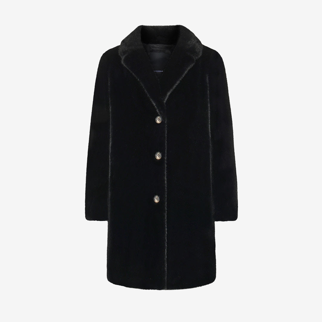 Babette Coat från Rock & Blue – svart kappa i fuskpäls med knappar och slagkrage

