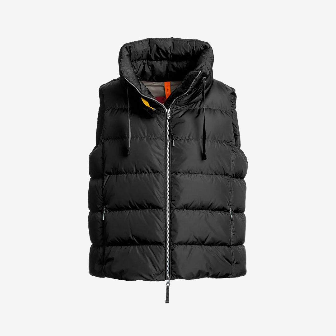 Nolene kort quiltad väst i färgen Black med matt finish, från Matte-serien