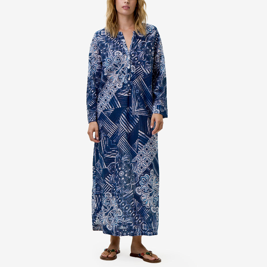 OneSeason Mandala Cruise mönstrad långklänning i bomull utan krage i navy och vitt mandalamönster.