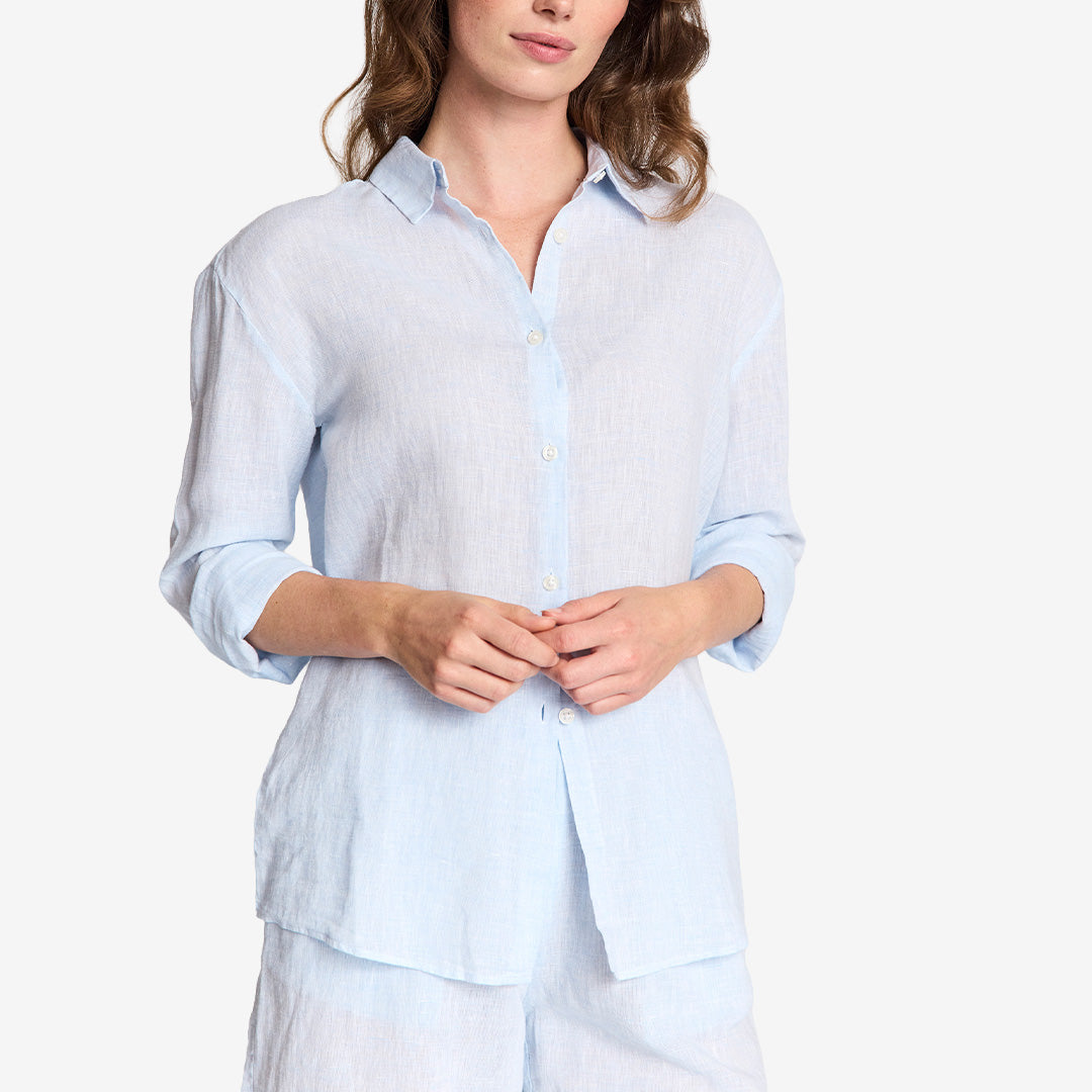 Skyfärgad linneskjorta Marietta i 72% linne och 28% bomull med regular fit