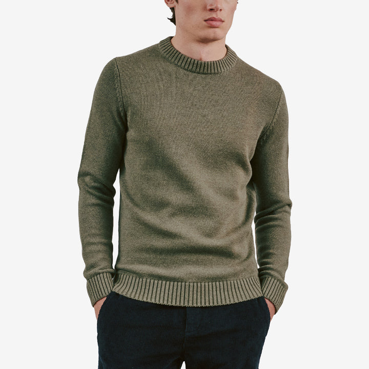 Bruun & Stengade BS Rapa Regular Fit Knitwear för herr i Olive med rund hals, klassisk passform och mjuk bomullskvalitet.