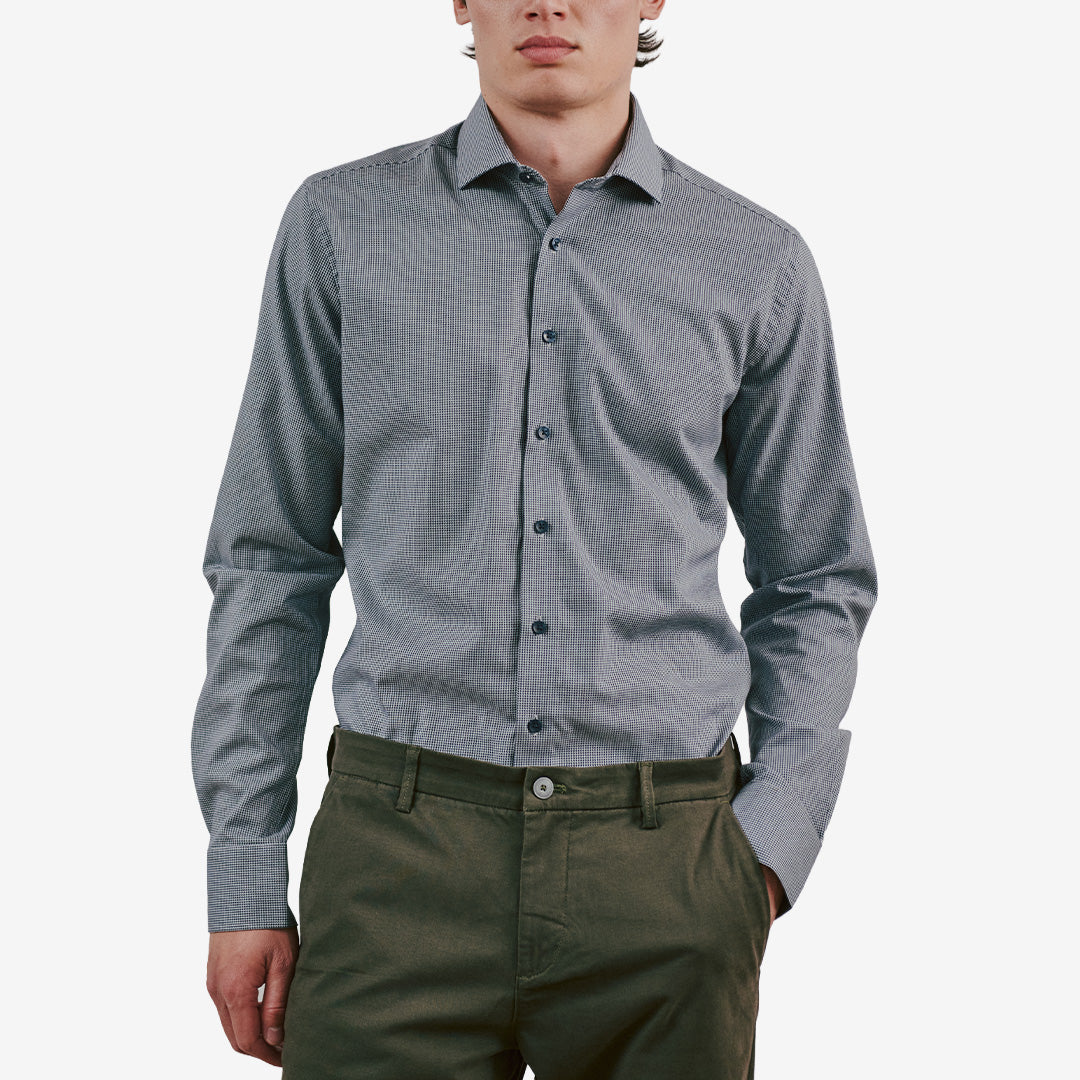 Bruun & Stengade BS Jansson Modern Fit skjorta för herr i Black med klassisk krage, knappstängning och bekväm passform.