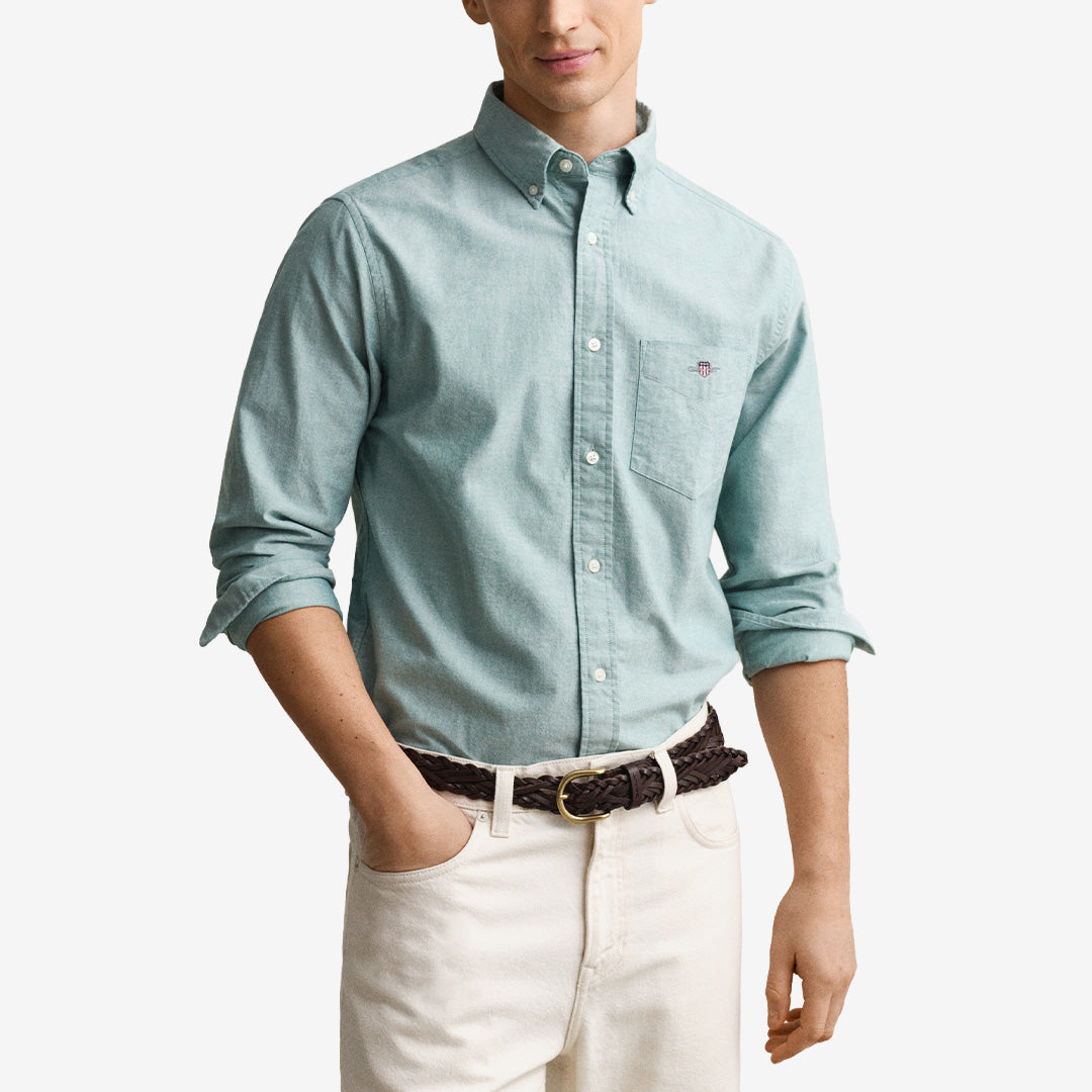 Gant oxford skjorta i färgen botanical hue med regular fit, knappkrage och bröstficka