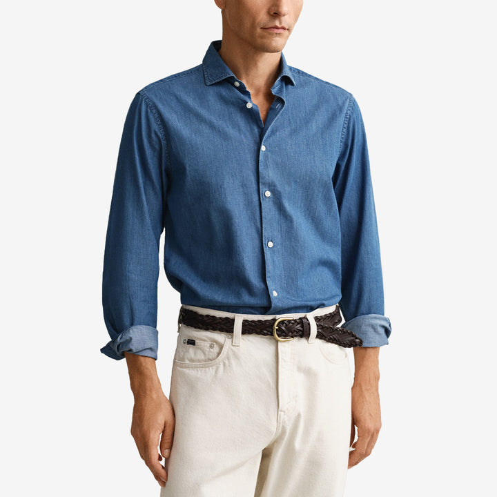 Indigofärgad twillskjorta från Gant i semi light blue med cut away-krage