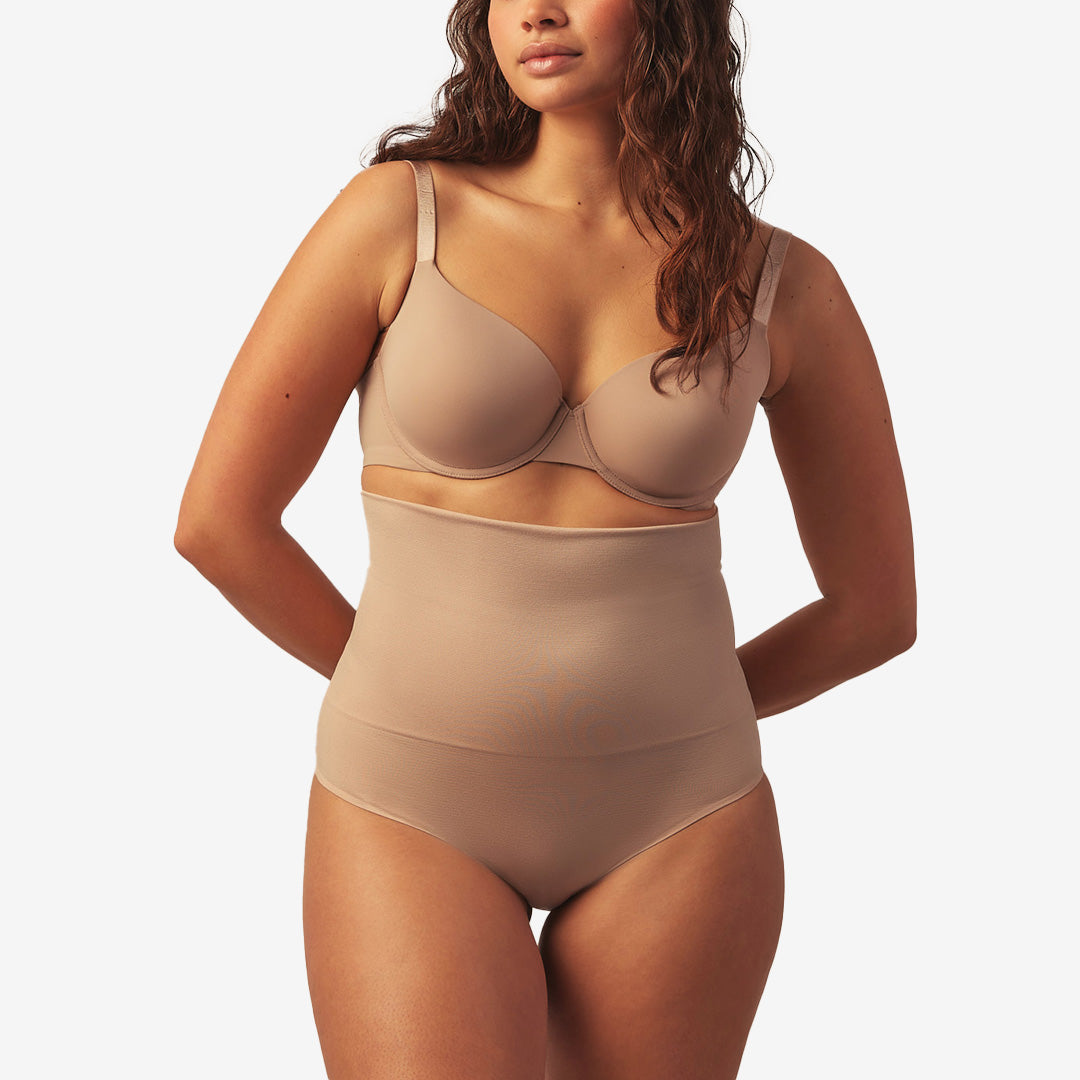 Formande trosor The Everyday Briefs Vanillia i vaniljfärg med lätt kompression och mjukt magstöd.