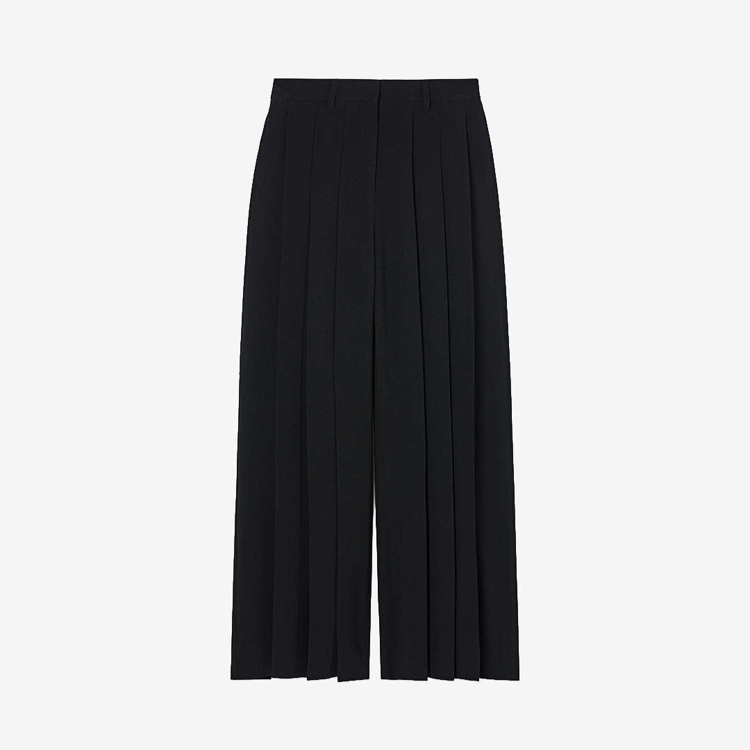 Filippa K Fully Pleated Trousers för dam i svart med helpressade veck, skräddad siluett och stilren design.