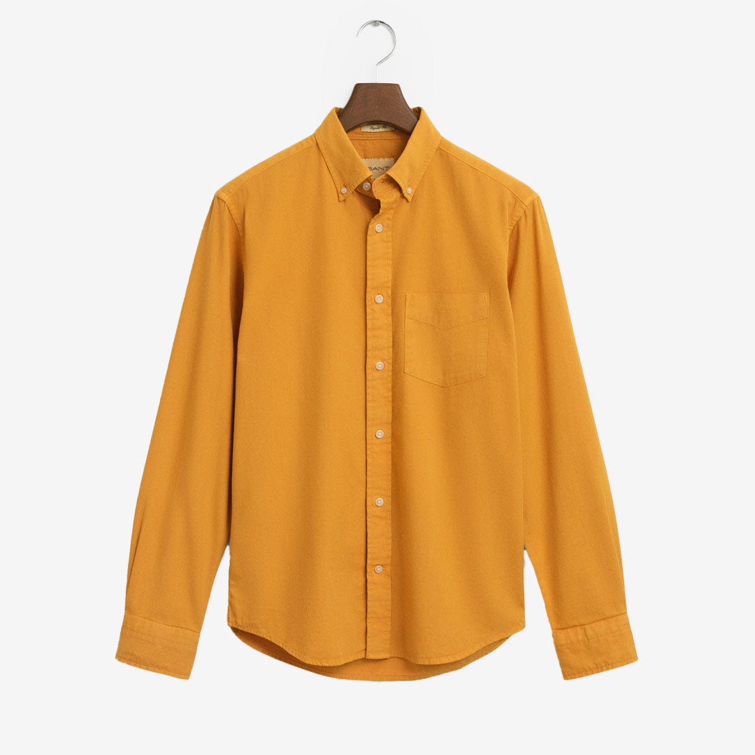 GANT herrskjorta i orange bomullstwill med button-down-krage och broderad logga på bröstficka
