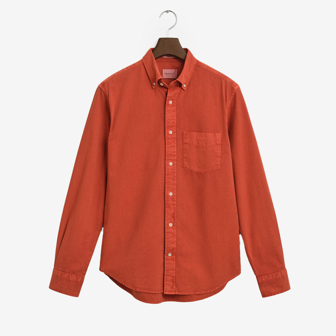 GANT herrskjorta i orange bomullstwill med button-down-krage och broderad logga på bröstficka