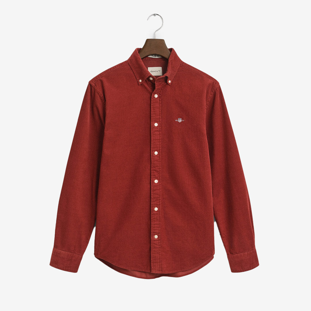 Herrskjorta i röd bomullscord med broderad logotyp – GANT skjorta med button-down-krage

